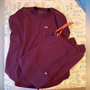 FIGS Deep Purple Scrub Set Size L